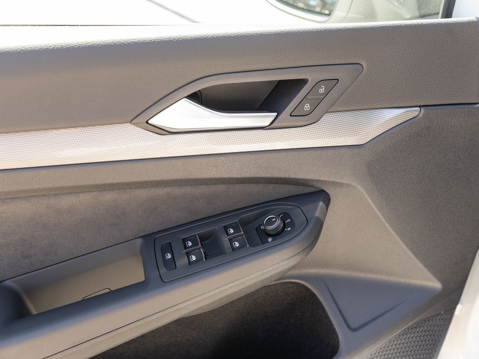 Fahrzeugabbildung Volkswagen Golf Edition 50 1.5 eTSI DSG LED 360° Pano AHK