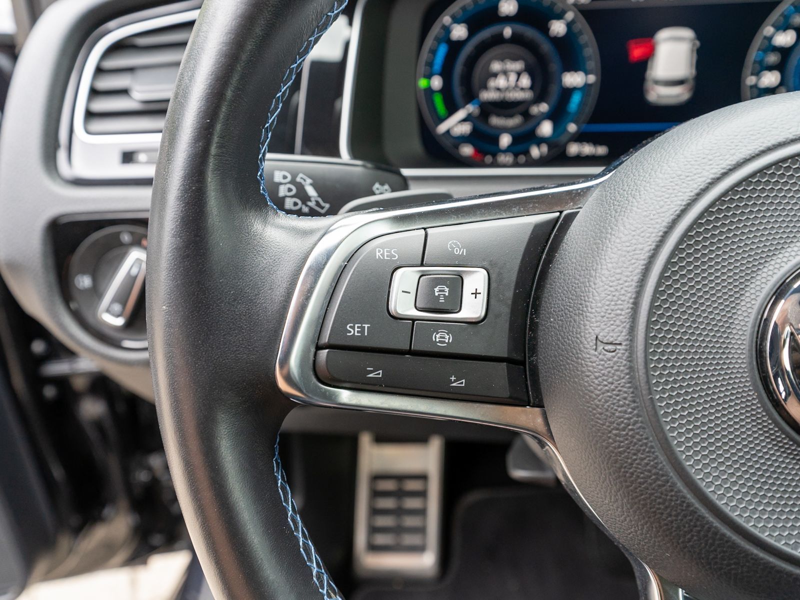 Fahrzeugabbildung Volkswagen Golf GTE 1.4TSI DSG Navi LED PDC ACC Stdhzg