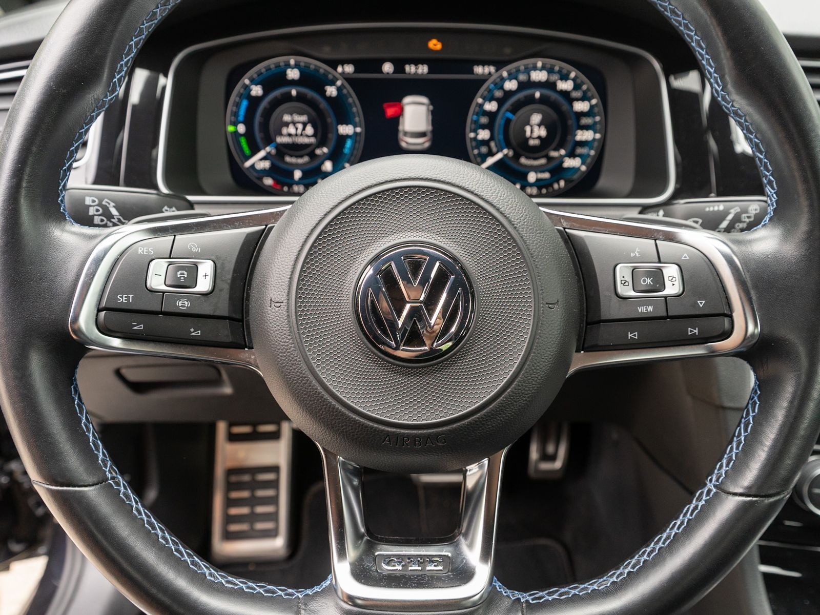 Fahrzeugabbildung Volkswagen Golf GTE 1.4TSI DSG Navi LED PDC ACC Stdhzg