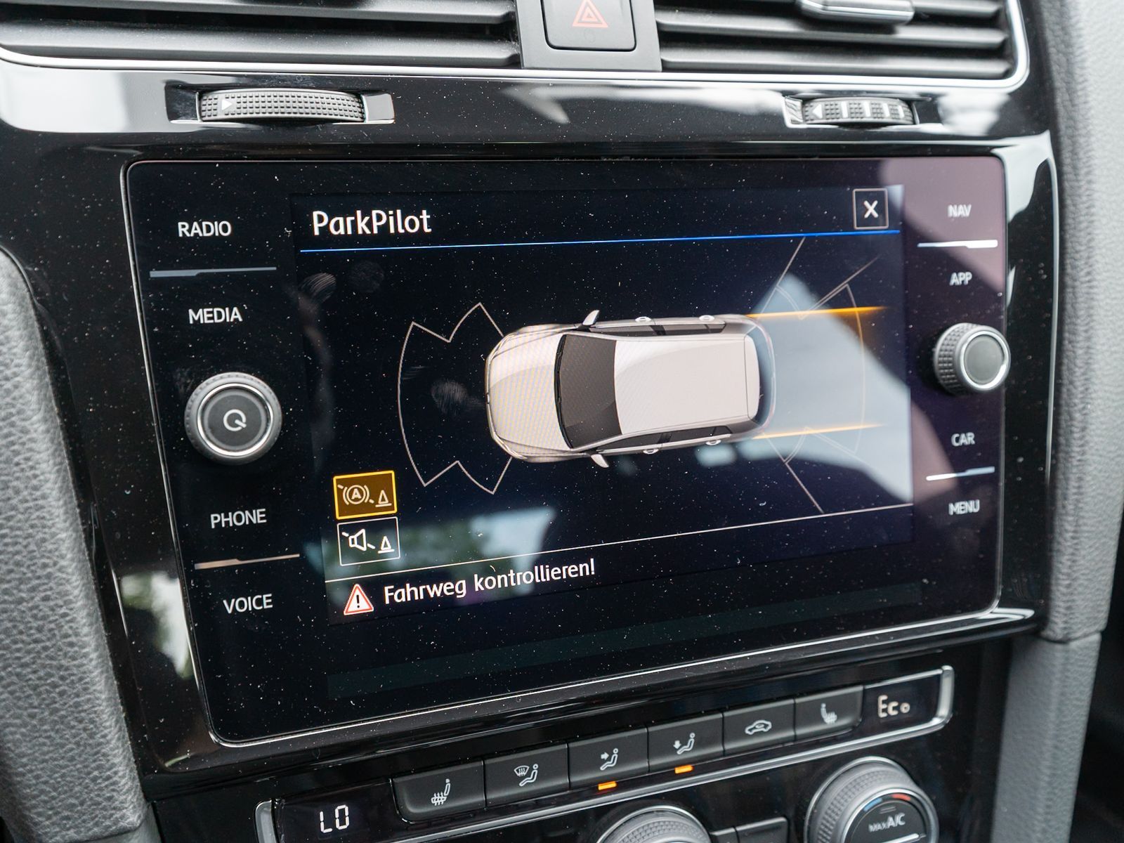 Fahrzeugabbildung Volkswagen Golf GTE 1.4TSI DSG Navi LED PDC ACC Stdhzg