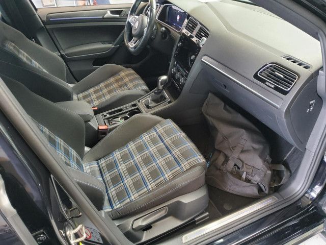 Fahrzeugabbildung Volkswagen Golf GTE 1.4TSI DSG Navi LED PDC ACC Stdhzg