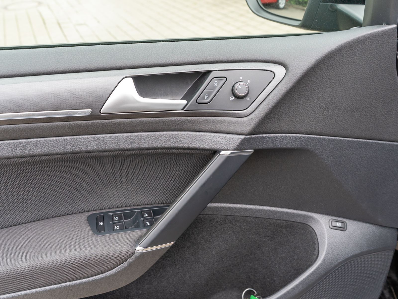 Fahrzeugabbildung Volkswagen Golf GTE 1.4TSI DSG Navi LED PDC ACC Stdhzg