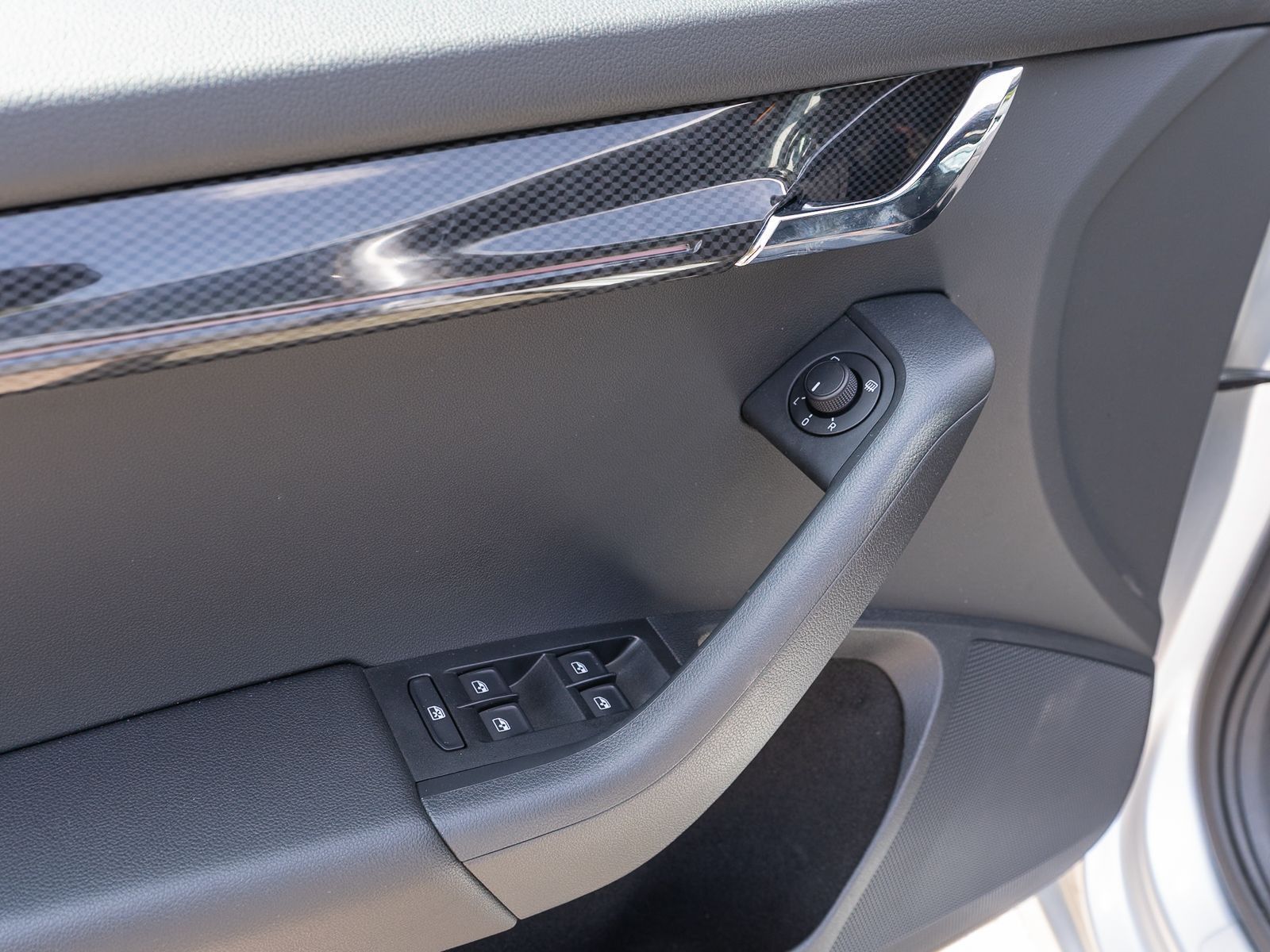 Fahrzeugabbildung SKODA Octavia Combi RS 2.0TDI 4x4 DSG LED Navi PDC AHK