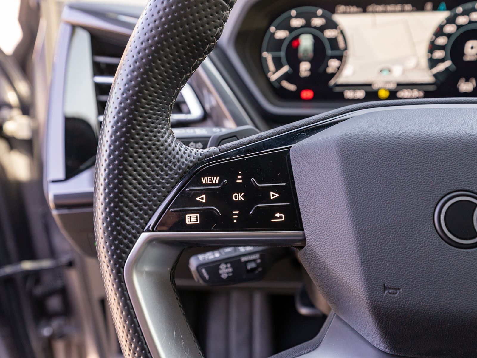 Fahrzeugabbildung Audi Q4 S line 50 e-tron quattro Navi Matrix RFK ACC