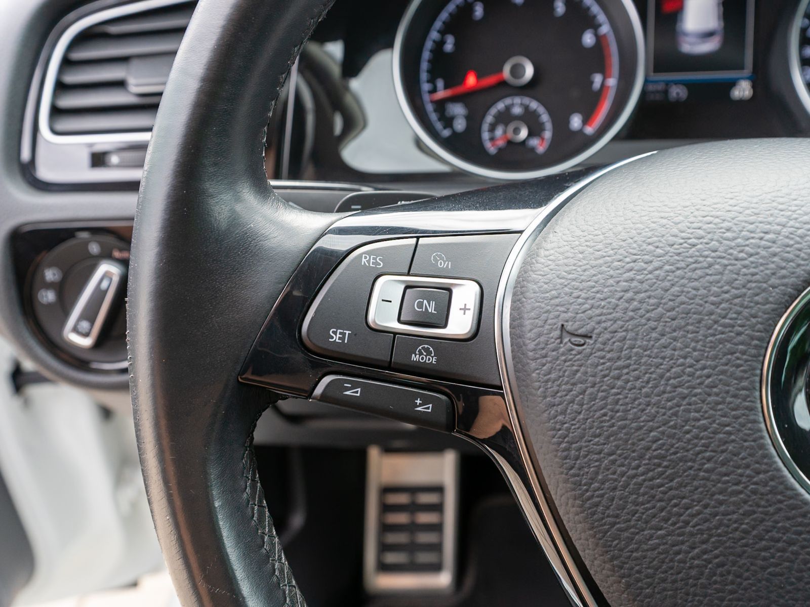 Fahrzeugabbildung Volkswagen Golf Comfortline 1.4 TSI DSG Navi PDC SHZ