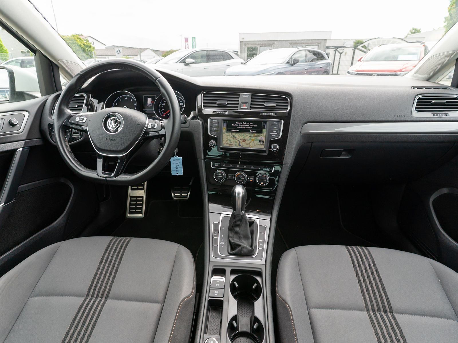 Fahrzeugabbildung Volkswagen Golf Comfortline 1.4 TSI DSG Navi PDC SHZ