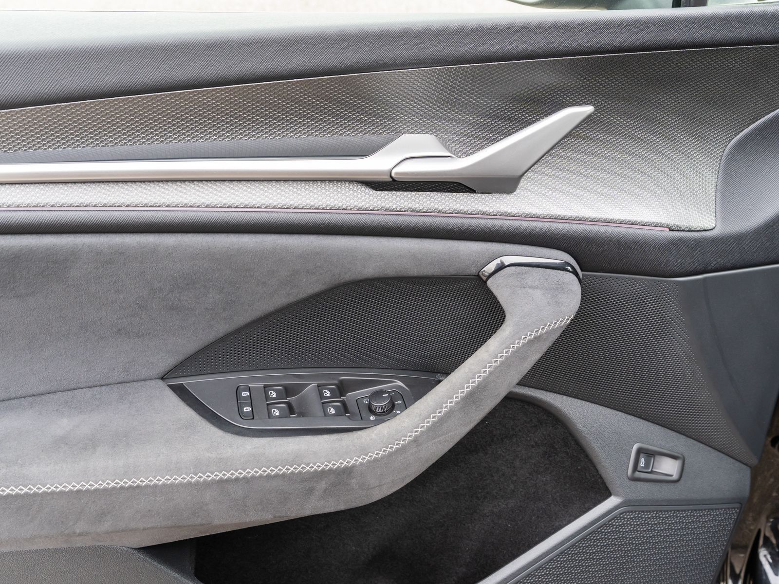 Fahrzeugabbildung SKODA Kodiaq Sportline 4x4 2.0TDI DSG HUD PANO AHK 7-S