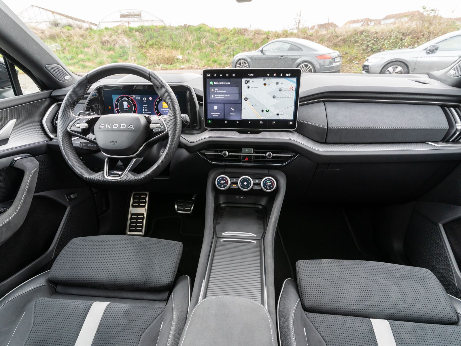 Fahrzeugabbildung SKODA Kodiaq Sportline 4x4 2.0TDI DSG HUD PANO AHK 7-S