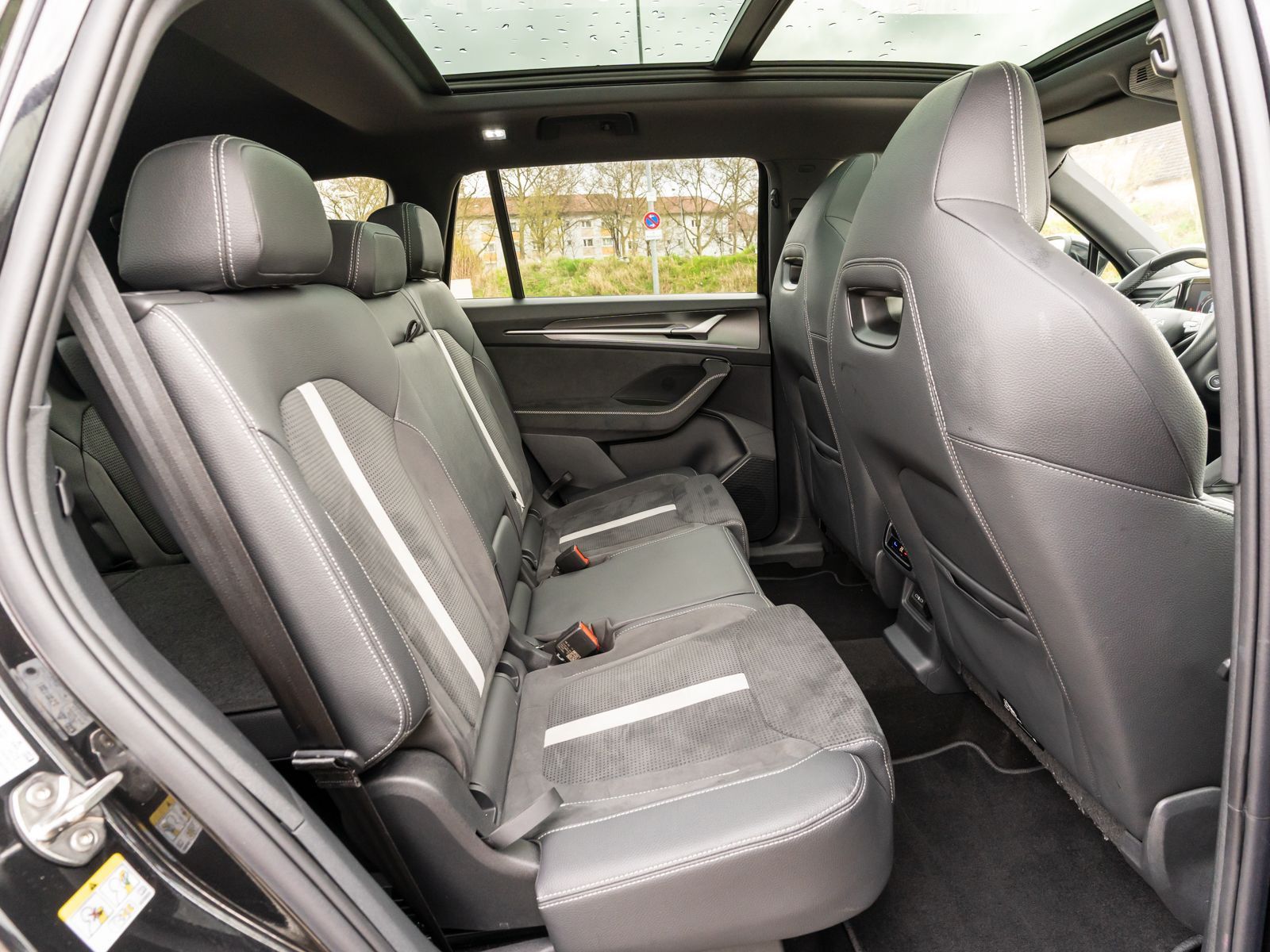 Fahrzeugabbildung SKODA Kodiaq Sportline 4x4 2.0TDI DSG HUD PANO AHK 7-S