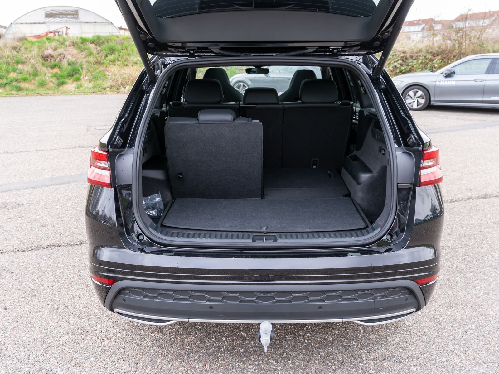 Fahrzeugabbildung SKODA Kodiaq Sportline 4x4 2.0TDI DSG HUD PANO AHK 7-S
