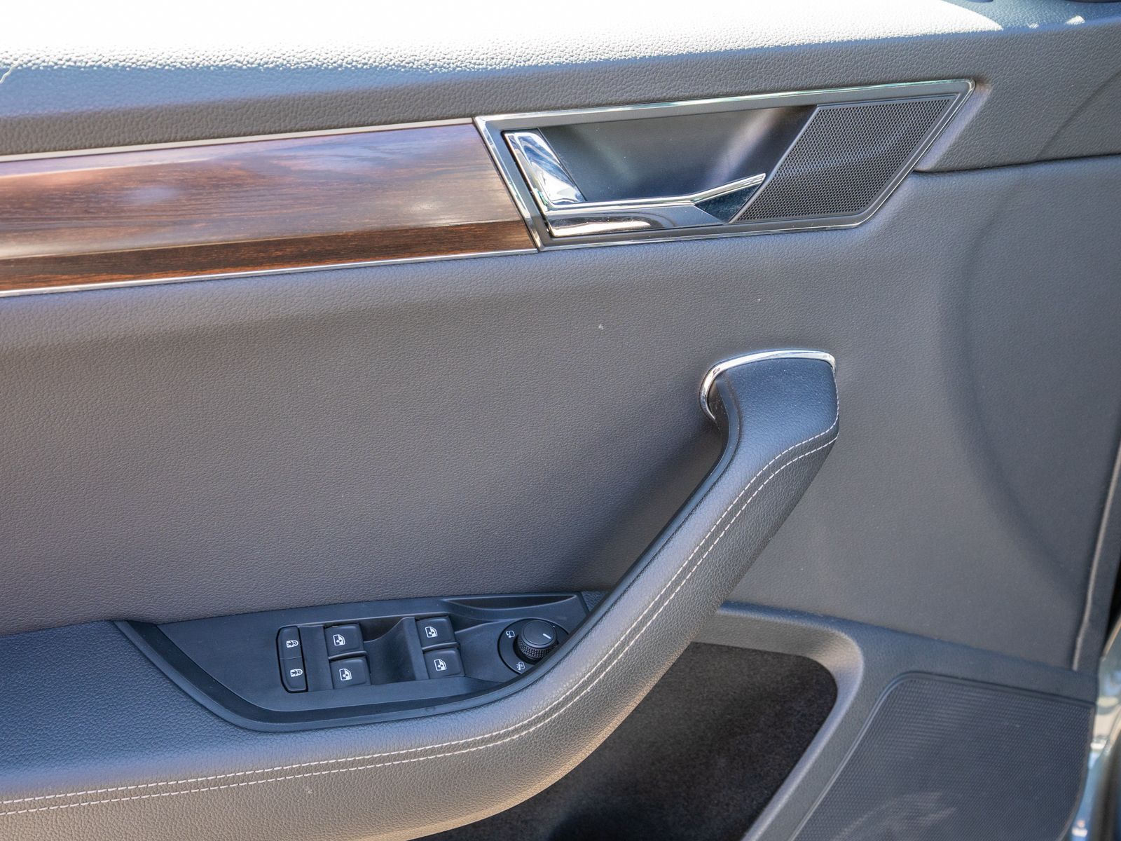 Fahrzeugabbildung SKODA Superb Combi Scout 2.0 TDI 4x4 DSG LED Navi AHK