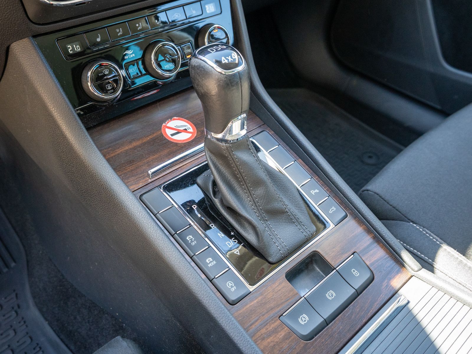 Fahrzeugabbildung SKODA Superb Combi Scout 2.0 TDI 4x4 DSG LED Navi AHK