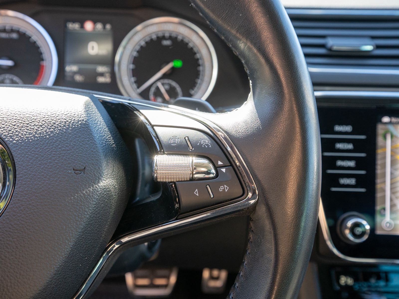 Fahrzeugabbildung SKODA Superb Combi Scout 2.0 TDI 4x4 DSG LED Navi AHK