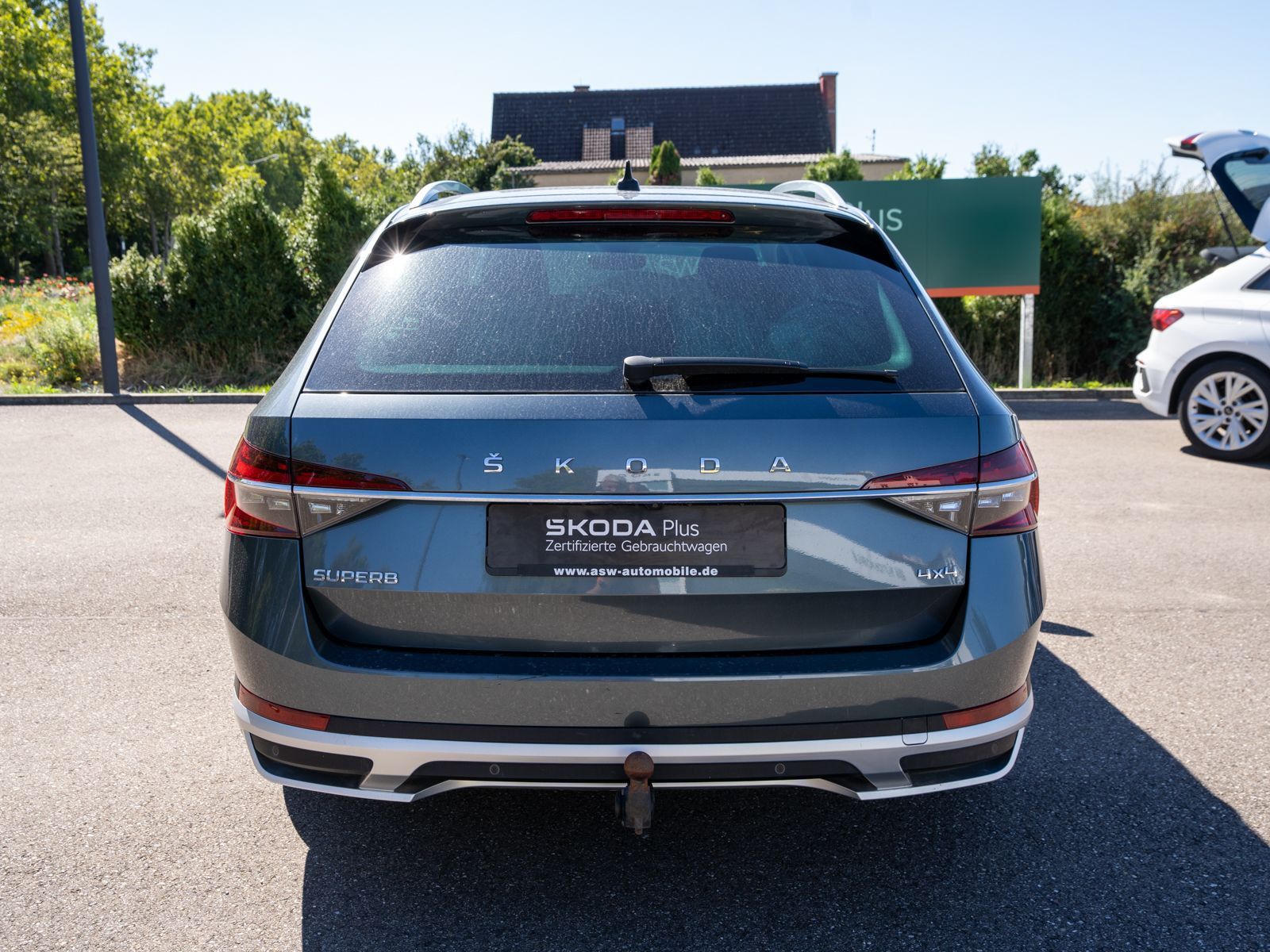Fahrzeugabbildung SKODA Superb Combi Scout 2.0 TDI 4x4 DSG LED Navi AHK