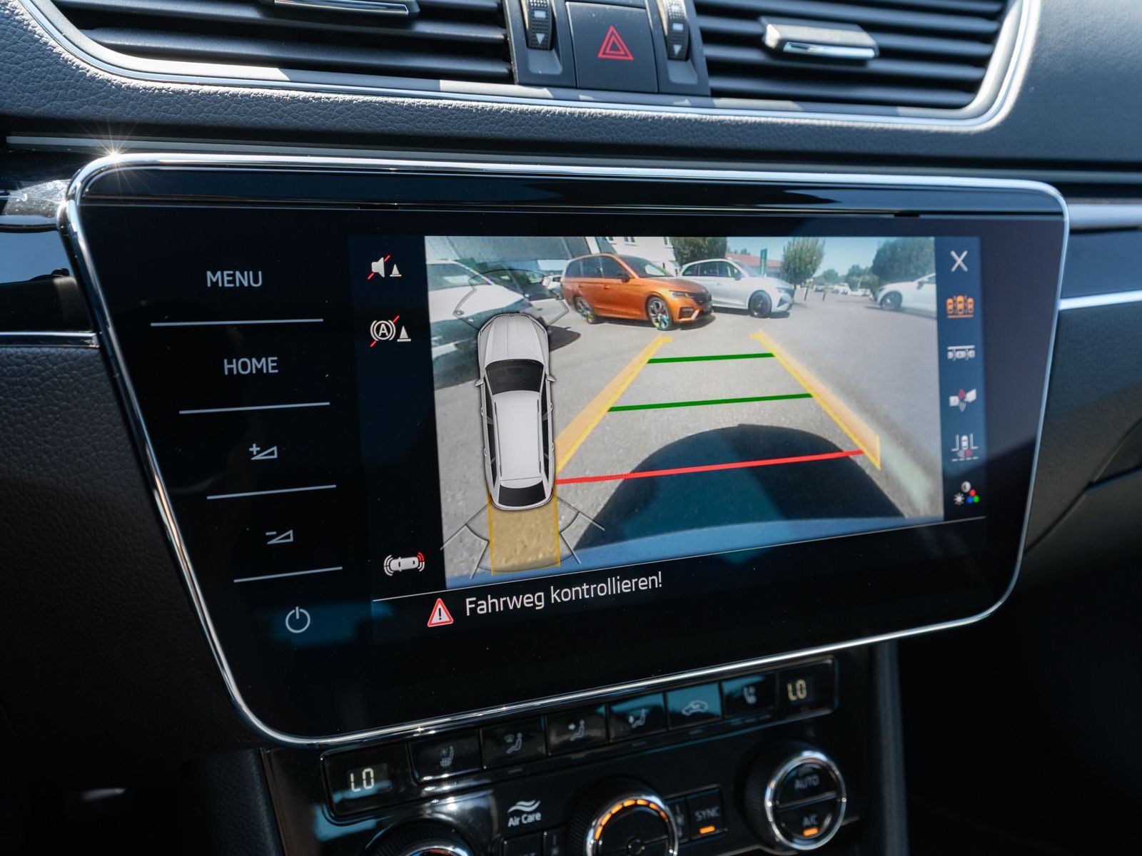 Fahrzeugabbildung SKODA Superb Combi L&K 2.0TDI 4x4 DSG PANO LEDER DCC