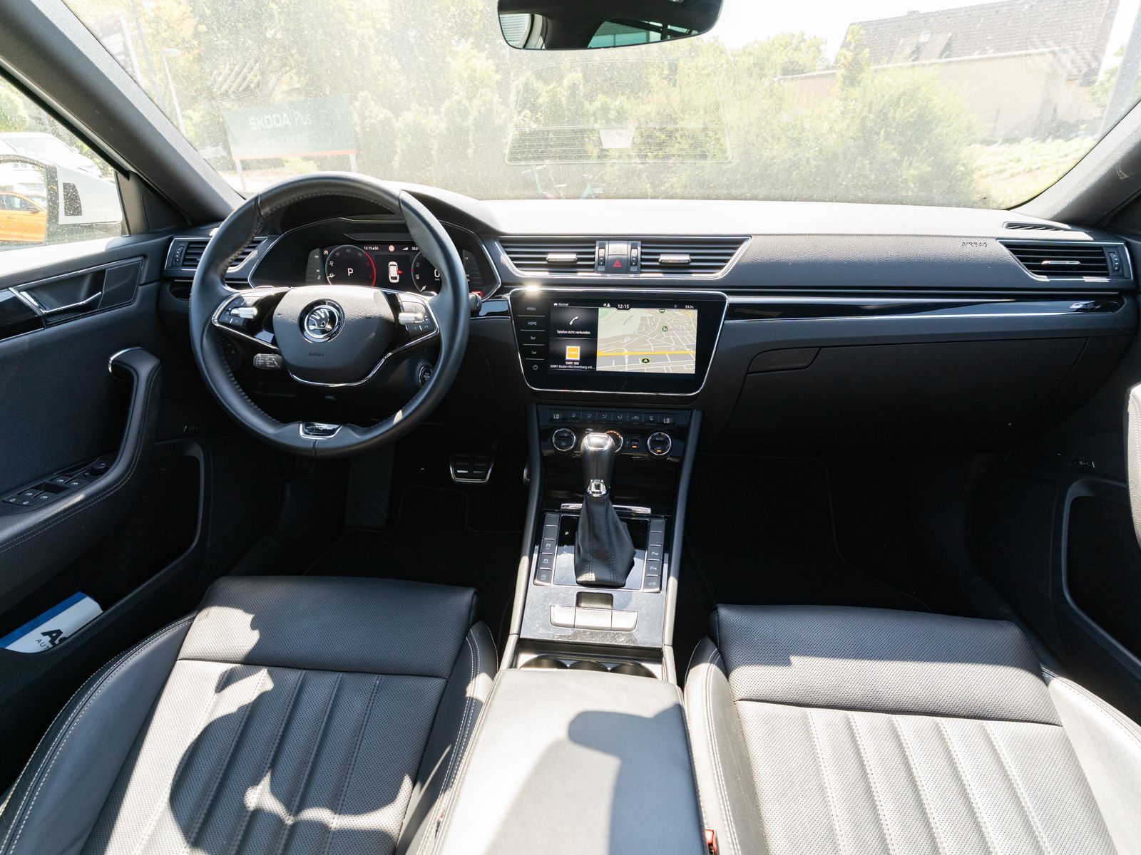Fahrzeugabbildung SKODA Superb Combi L&K 2.0TDI 4x4 DSG PANO LEDER DCC