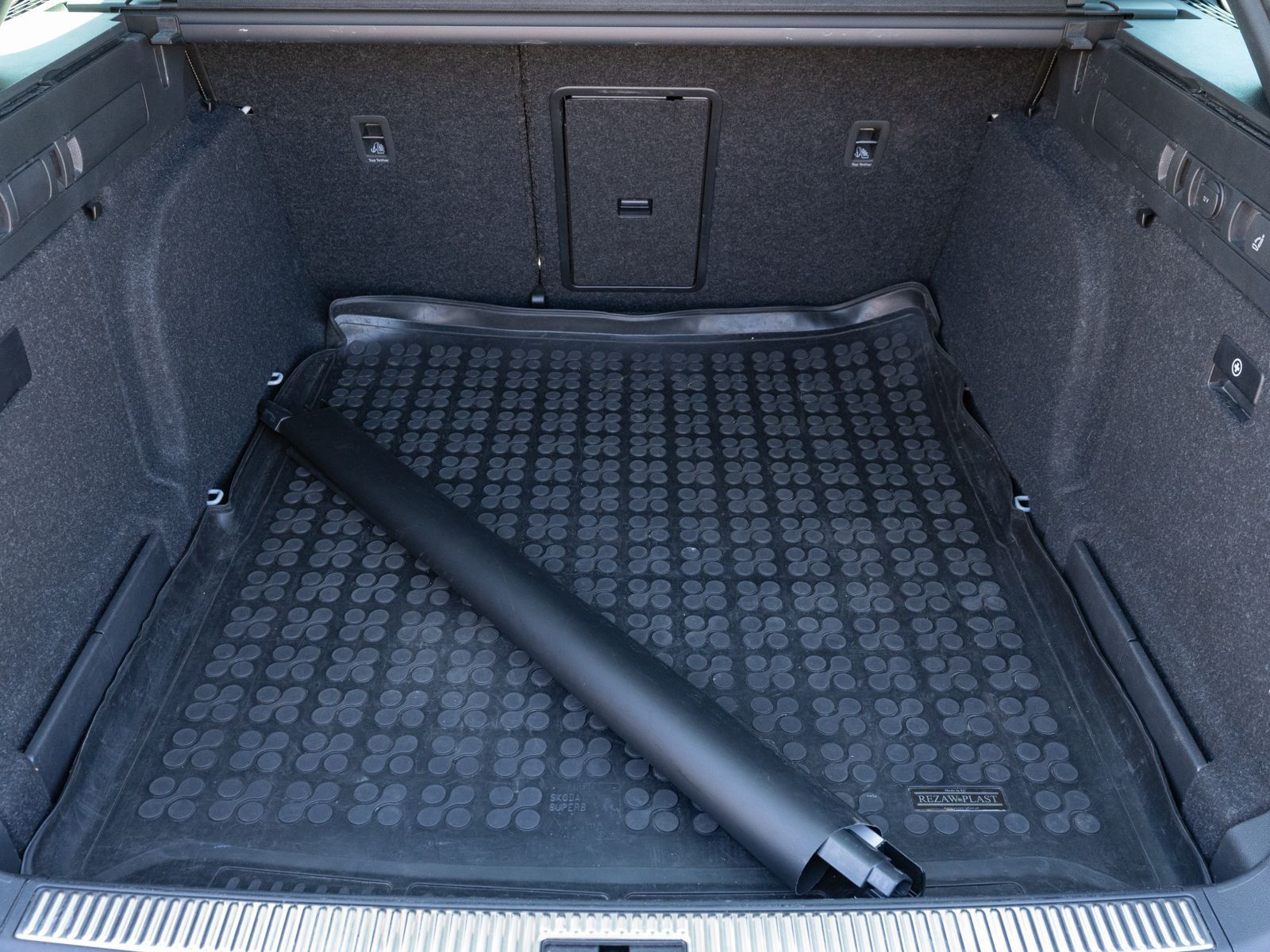 Fahrzeugabbildung SKODA Superb Combi L&K 2.0TDI 4x4 DSG PANO LEDER DCC