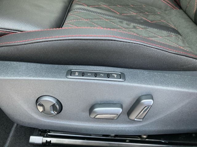Fahrzeugabbildung SKODA Octavia Combi RS 2,0 TSI 265PS DSG 360° ACC AHK