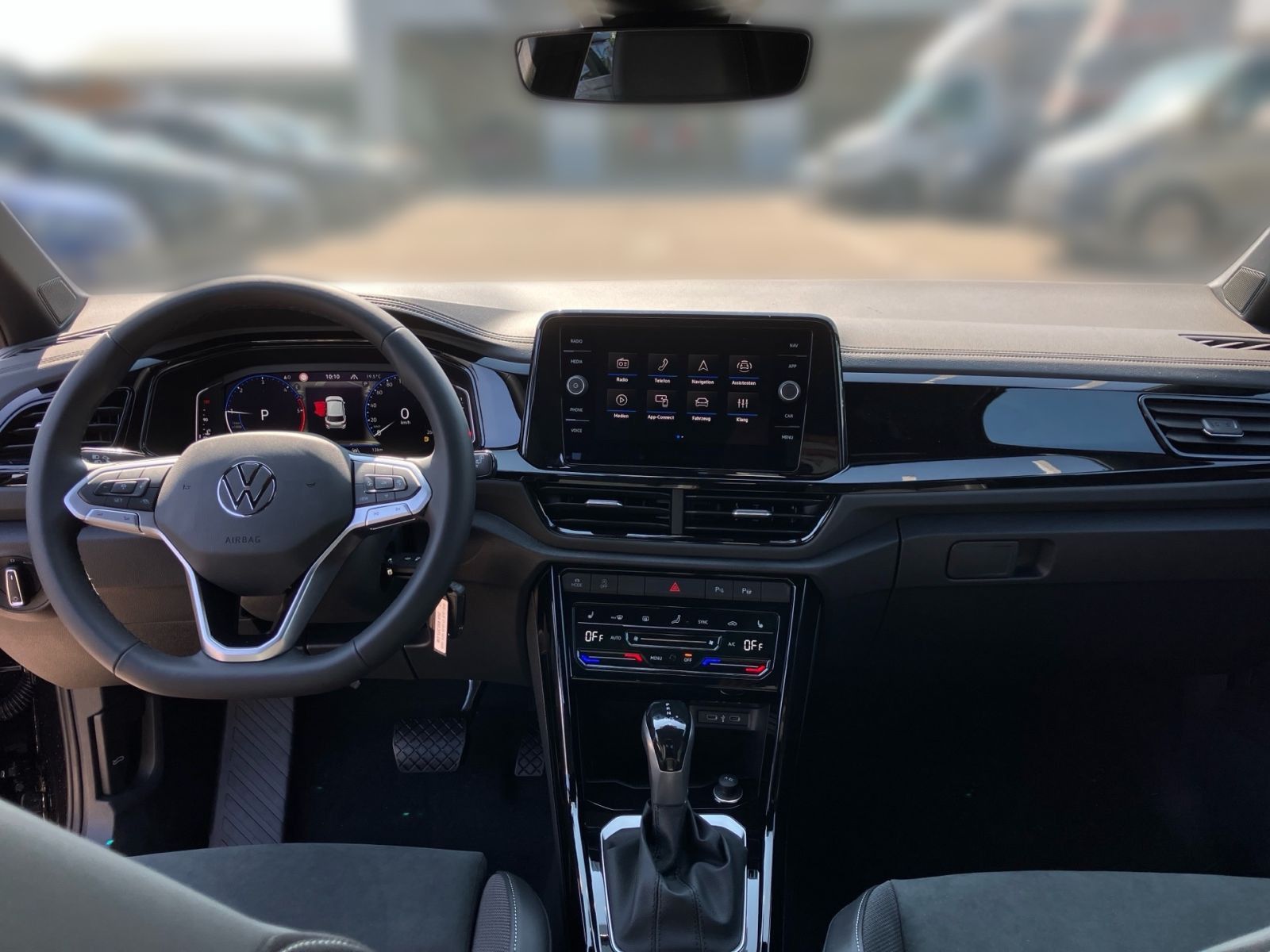 Fahrzeugabbildung Volkswagen T-Roc Style 2.0 TDI 150 PS DSG AHK ACC RFK