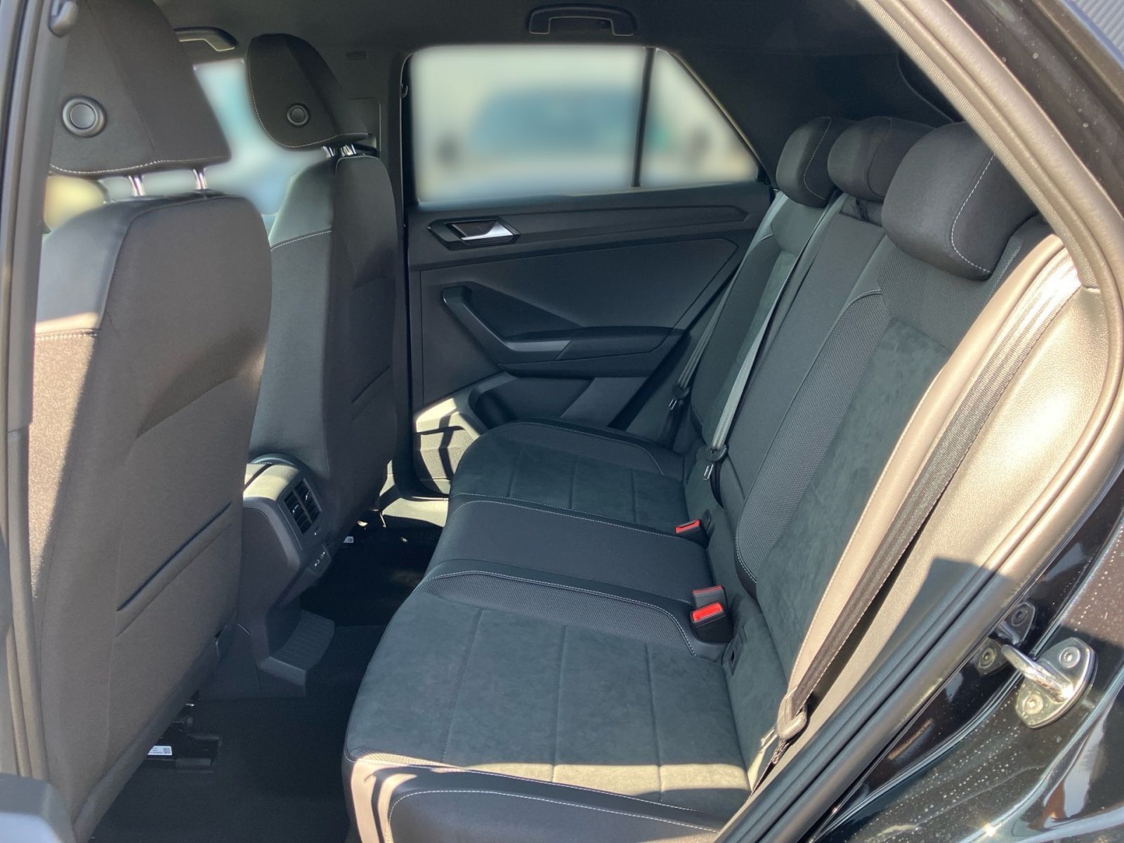 Fahrzeugabbildung Volkswagen T-Roc Style 2.0 TDI 150 PS DSG AHK ACC RFK