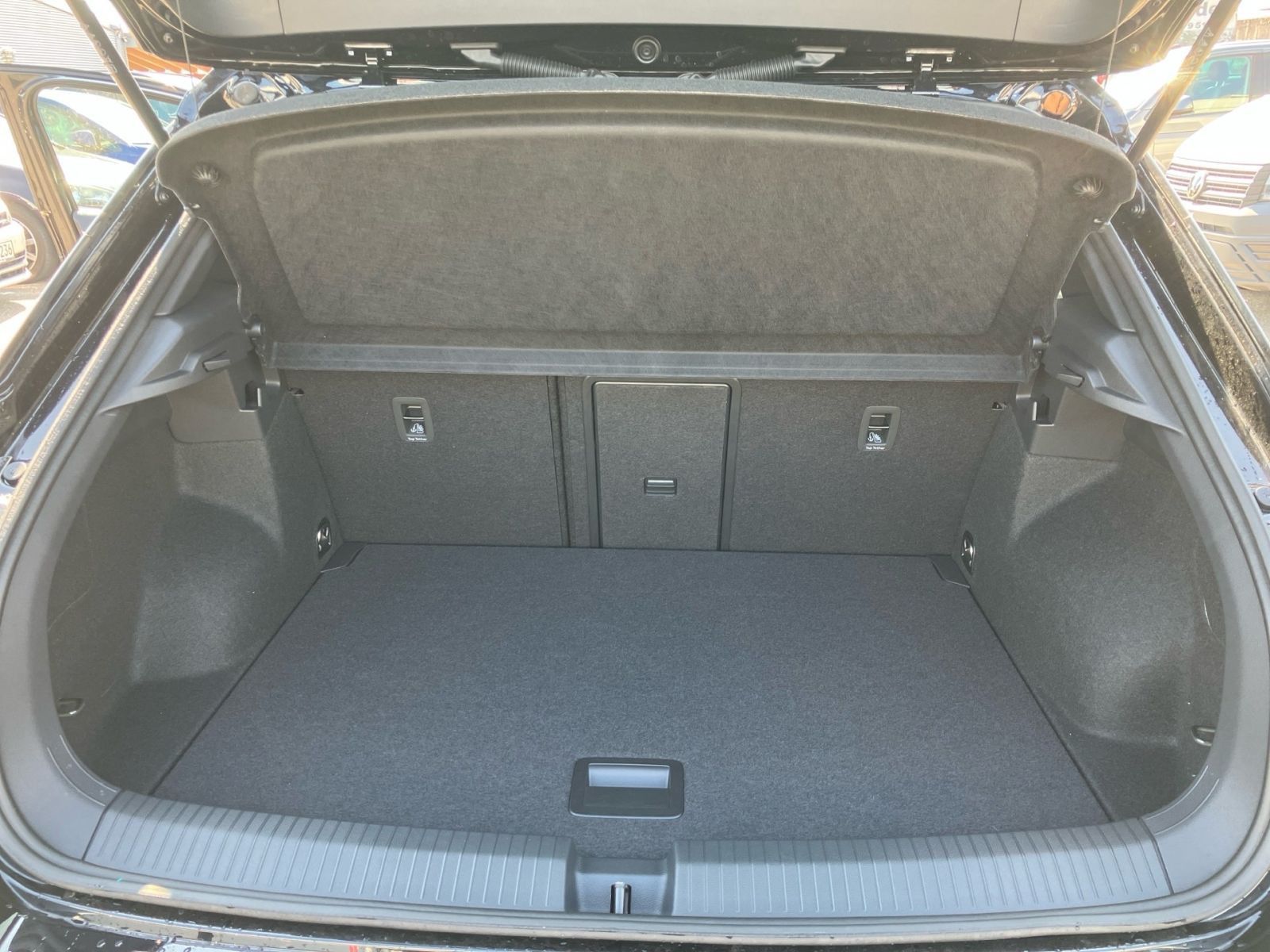 Fahrzeugabbildung Volkswagen T-Roc Style 2.0 TDI 150 PS DSG AHK ACC RFK