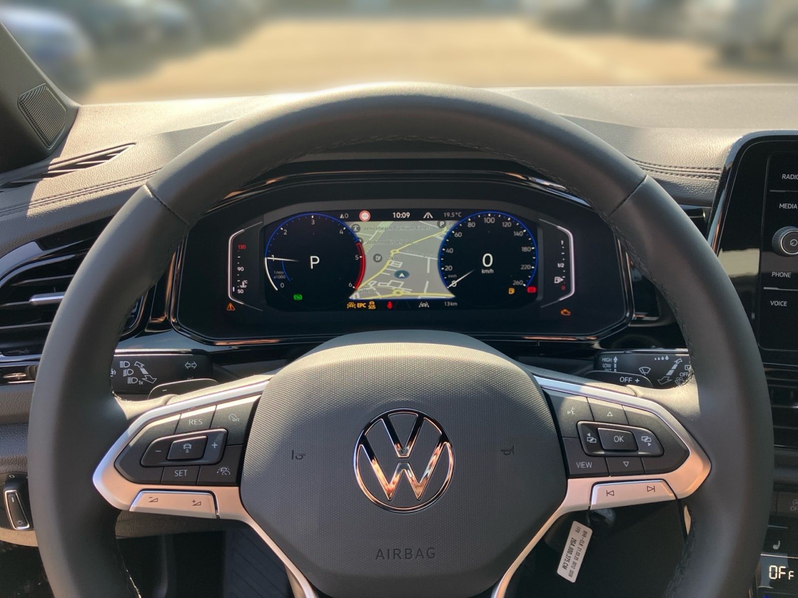 Fahrzeugabbildung Volkswagen T-Roc Style 2.0 TDI 150 PS DSG AHK ACC RFK