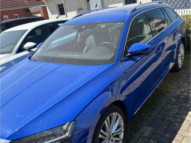 Fahrzeugabbildung SKODA Superb iV Combi L&K 1.4TSI Navi Stdhzg LEDER AHK