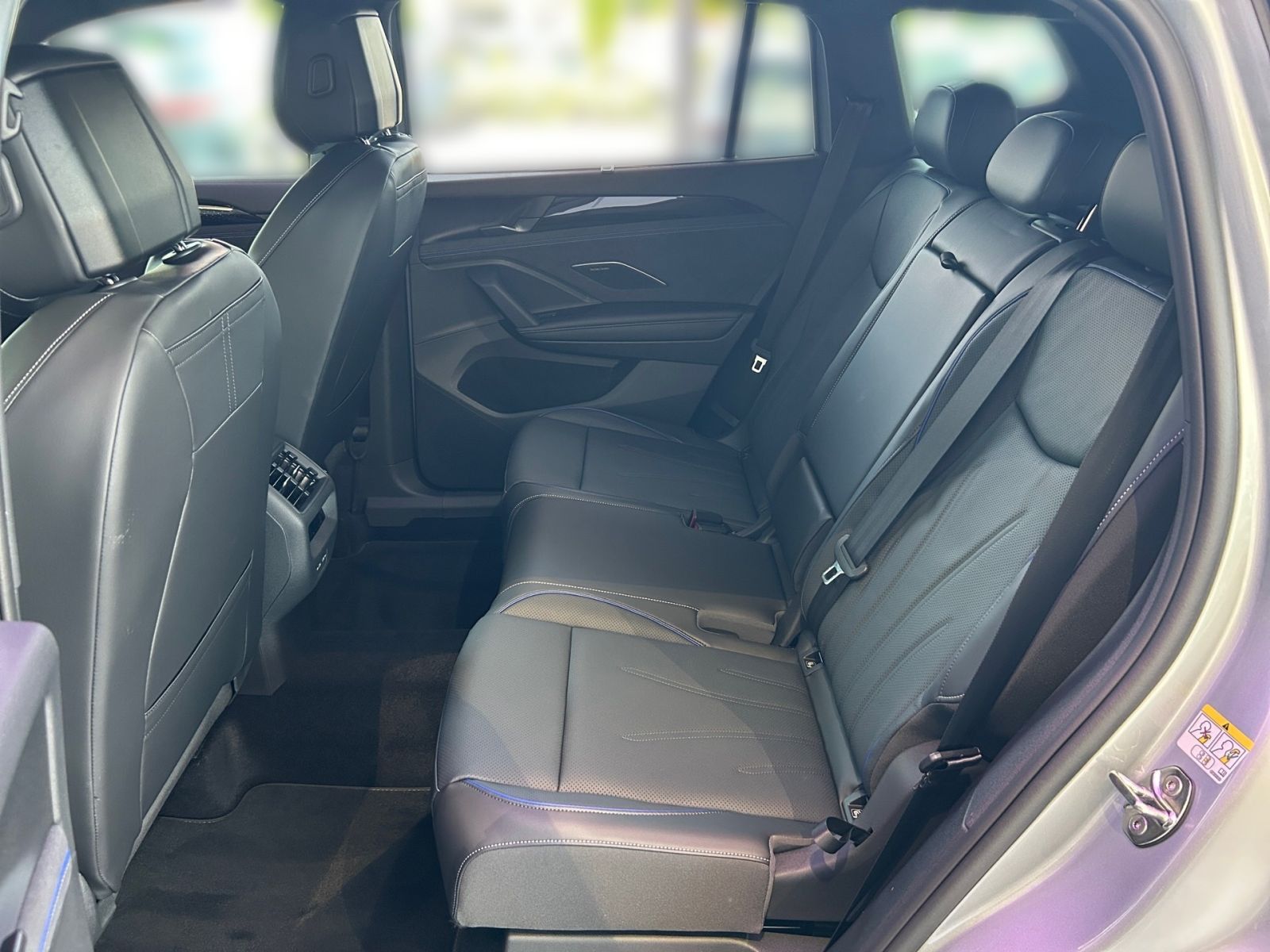 Fahrzeugabbildung Volkswagen Tayron R-Line 2,0 l TDI 4MOTION 193 PS DSG AHK H
