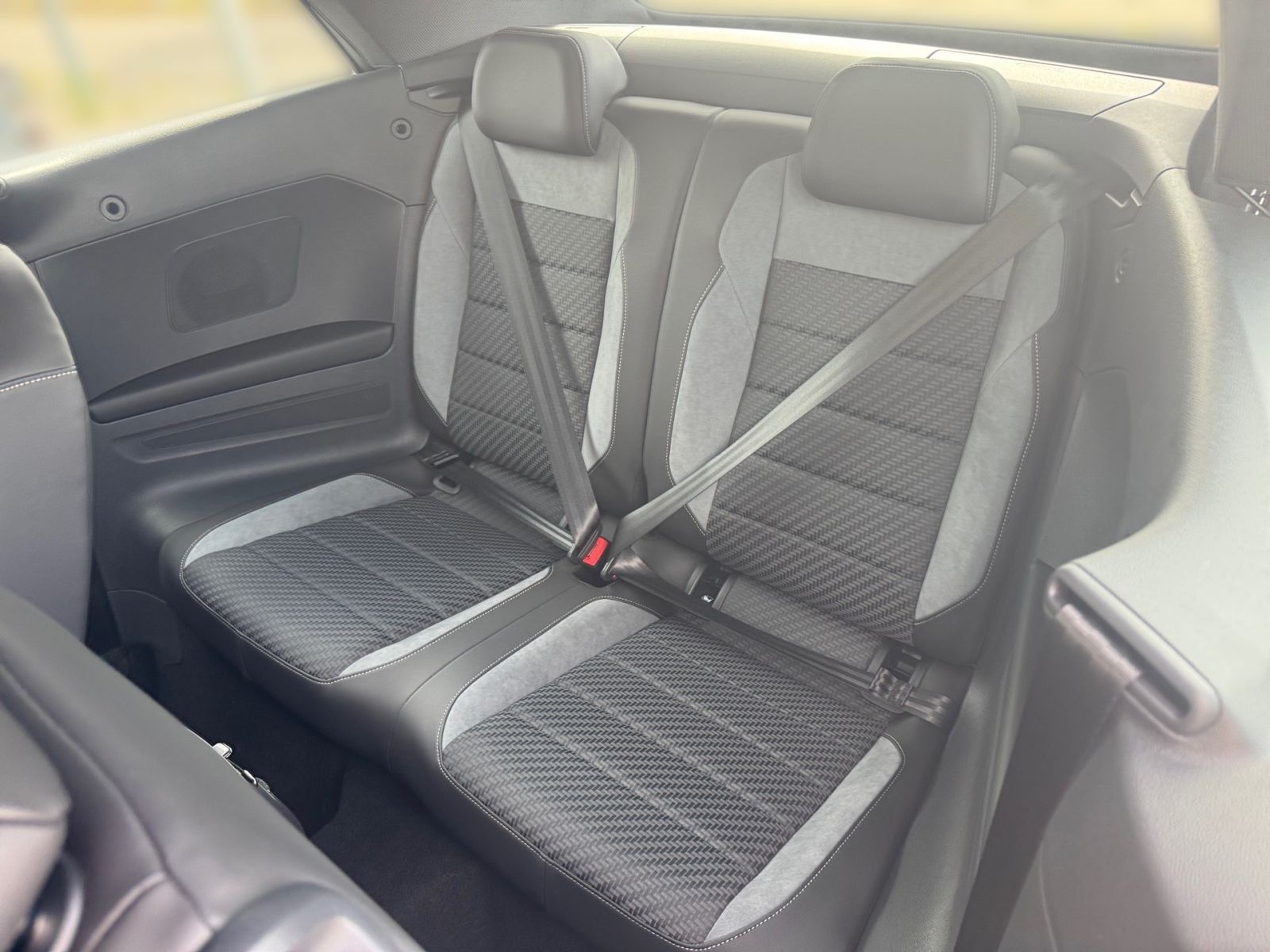 Fahrzeugabbildung Volkswagen T-Roc Cabrio R-Line 1.5 TSI DSG AHK WKR R-KAMERA