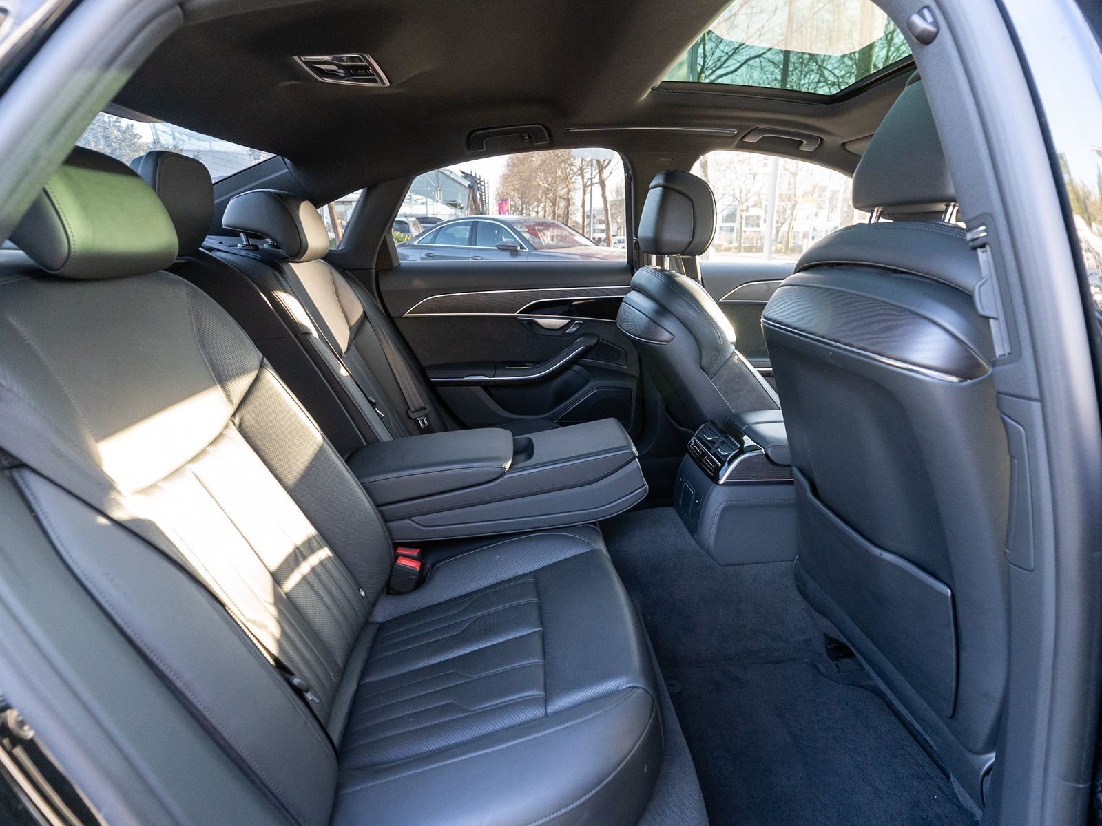 Fahrzeugabbildung Audi A8 50 TDI quattro Navi Matrix StandHz Pano B&O