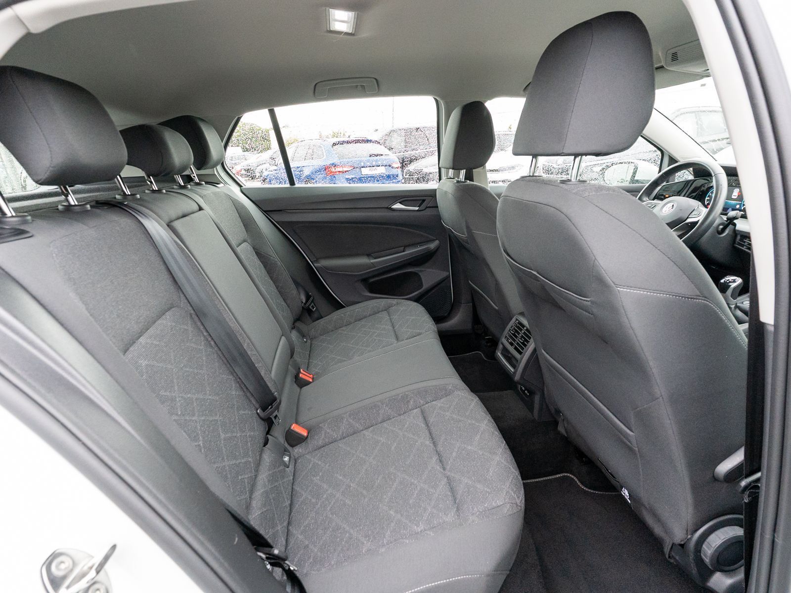 Fahrzeugabbildung Volkswagen Golf Life 1.0TSI LED Navi PDC ACC SHZ AHK