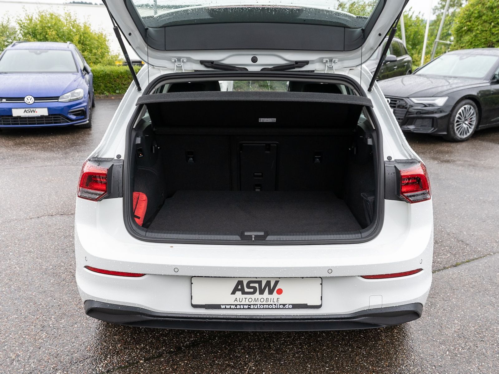 Fahrzeugabbildung Volkswagen Golf Life 1.0TSI LED Navi PDC ACC SHZ AHK