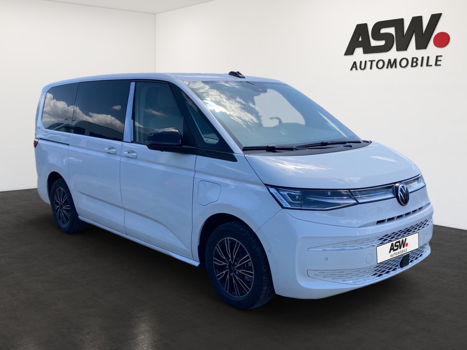 Fahrzeugabbildung Volkswagen Multivan Life 1,5 l 130 kW eHybrid OPF 4 MOTION