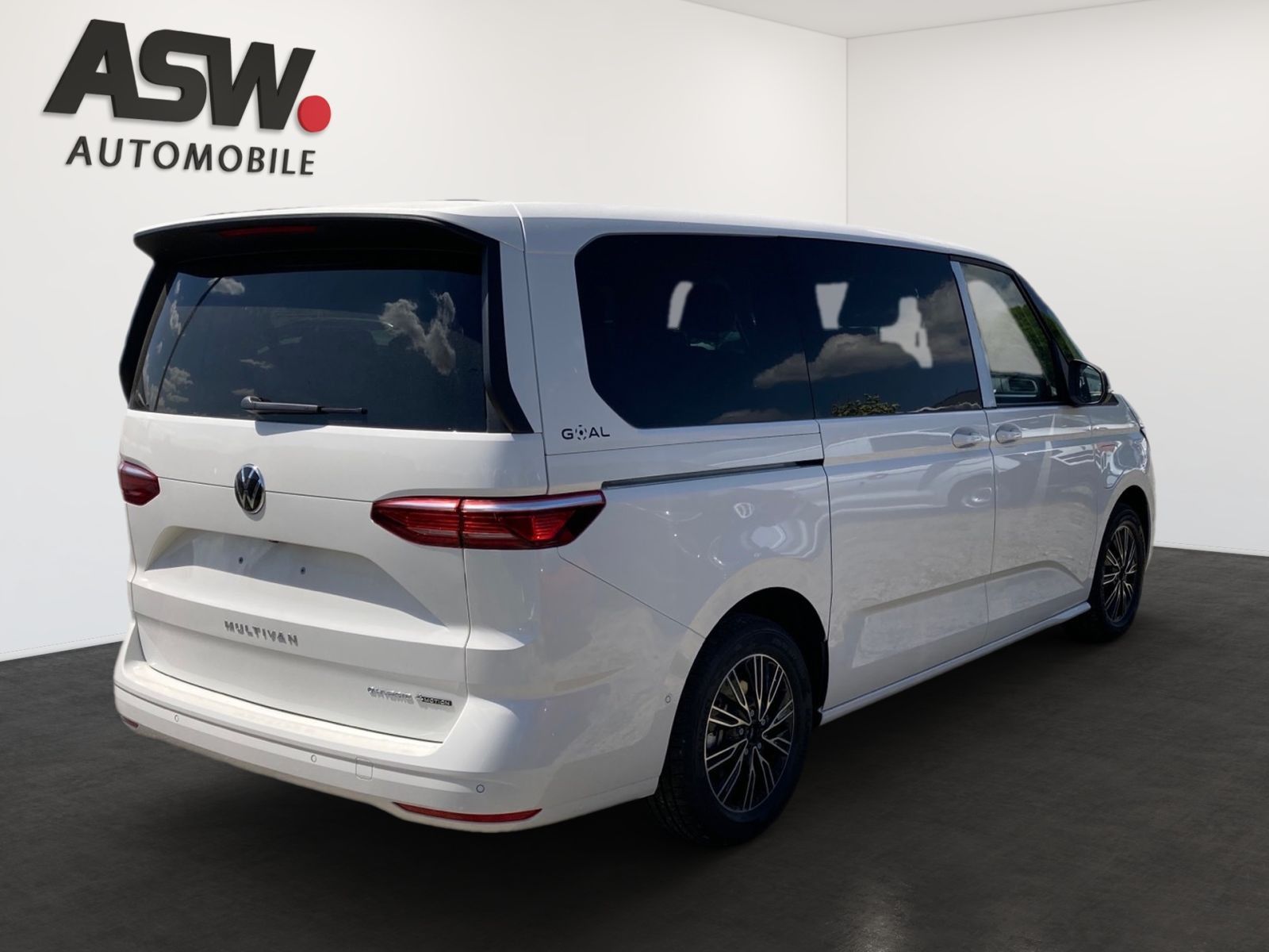 Fahrzeugabbildung Volkswagen Multivan Life 1,5 l 130 kW eHybrid OPF 4 MOTION