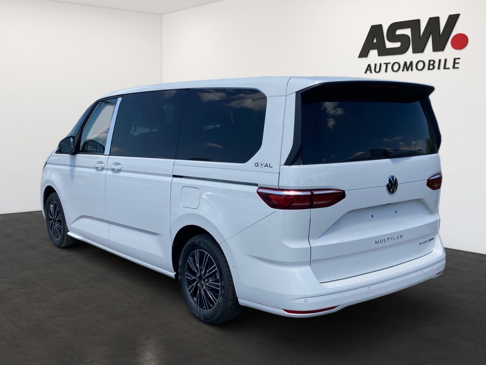 Fahrzeugabbildung Volkswagen Multivan Life 1,5 l 130 kW eHybrid OPF 4 MOTION