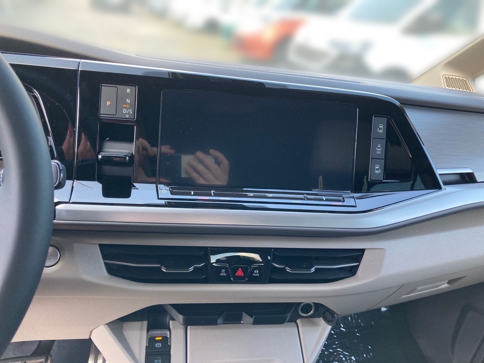 Fahrzeugabbildung Volkswagen Multivan Life 1,5 l 130 kW eHybrid OPF 4 MOTION
