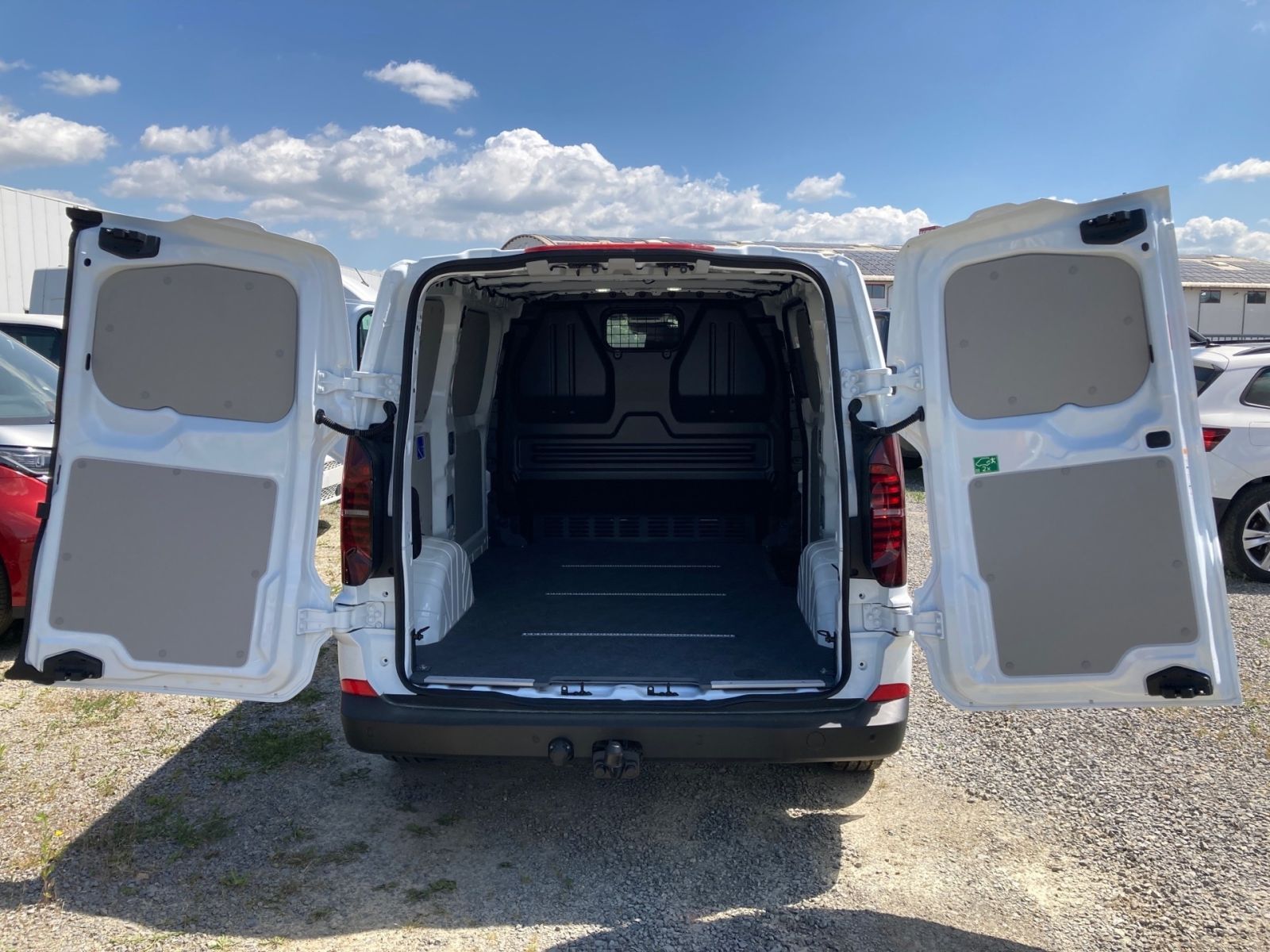 Fahrzeugabbildung Volkswagen Transporter Kasten 2,0 l 110 kW TDI 8-Ga ng Auto