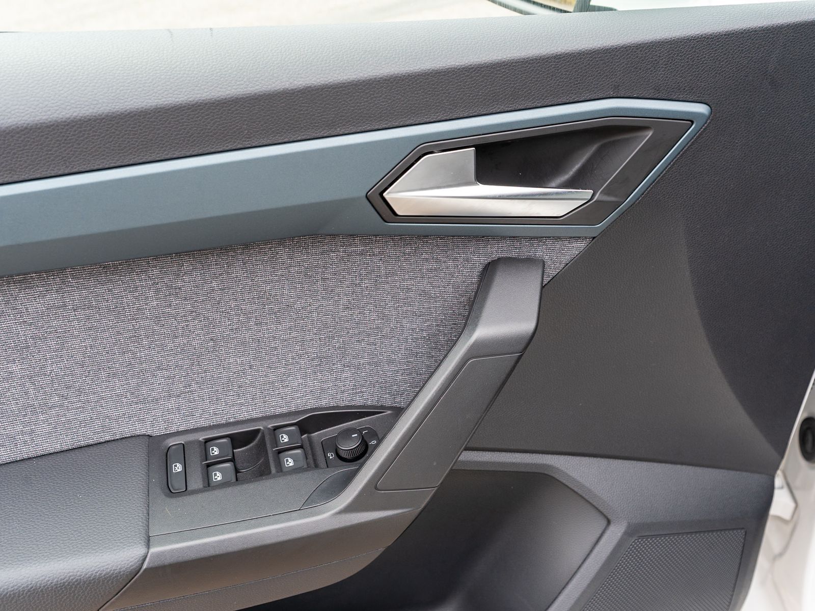 Fahrzeugabbildung SEAT Arona Xperience 1.0 TSI LED Navi RFK ACC SHZ AHK