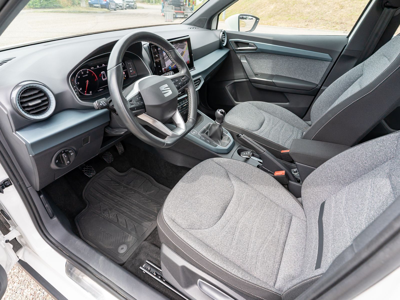Fahrzeugabbildung SEAT Arona Xperience 1.0 TSI LED Navi RFK ACC SHZ AHK