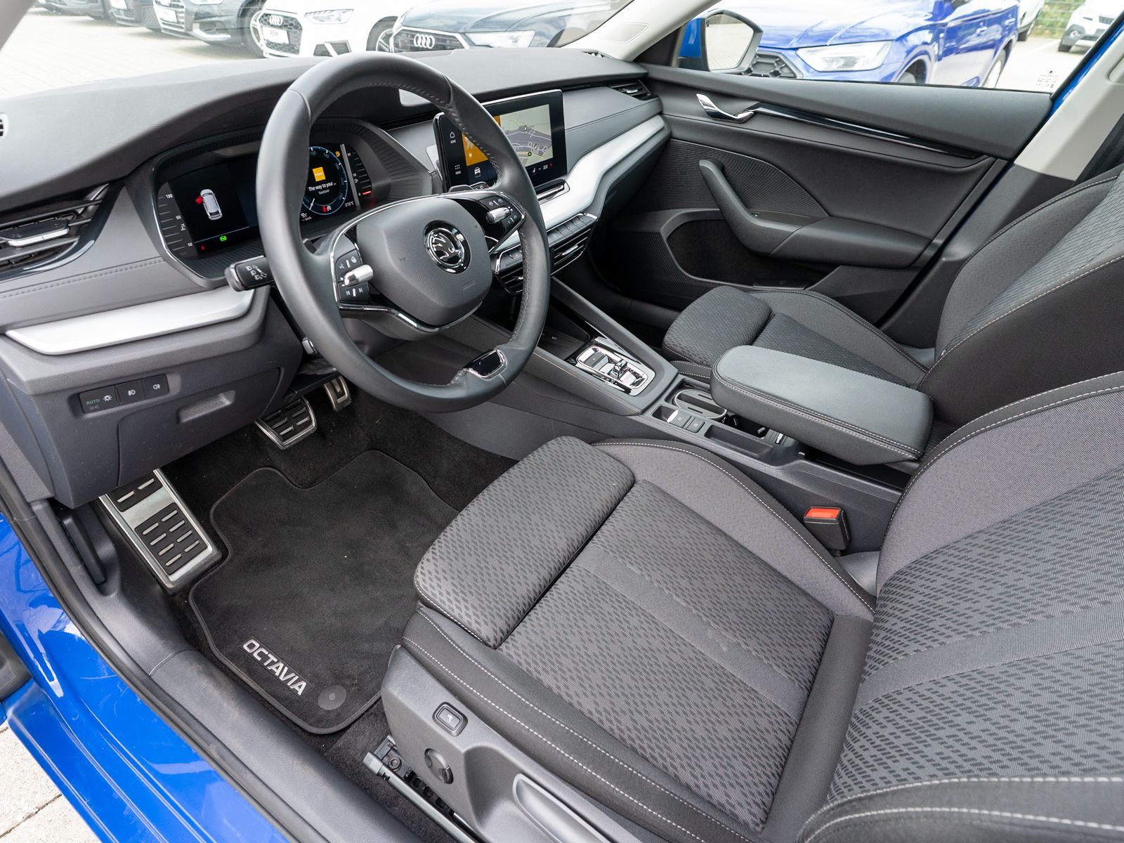 Fahrzeugabbildung SKODA Octavia Combi Clever 2.0TDI DSG LED Navi RFK AHK