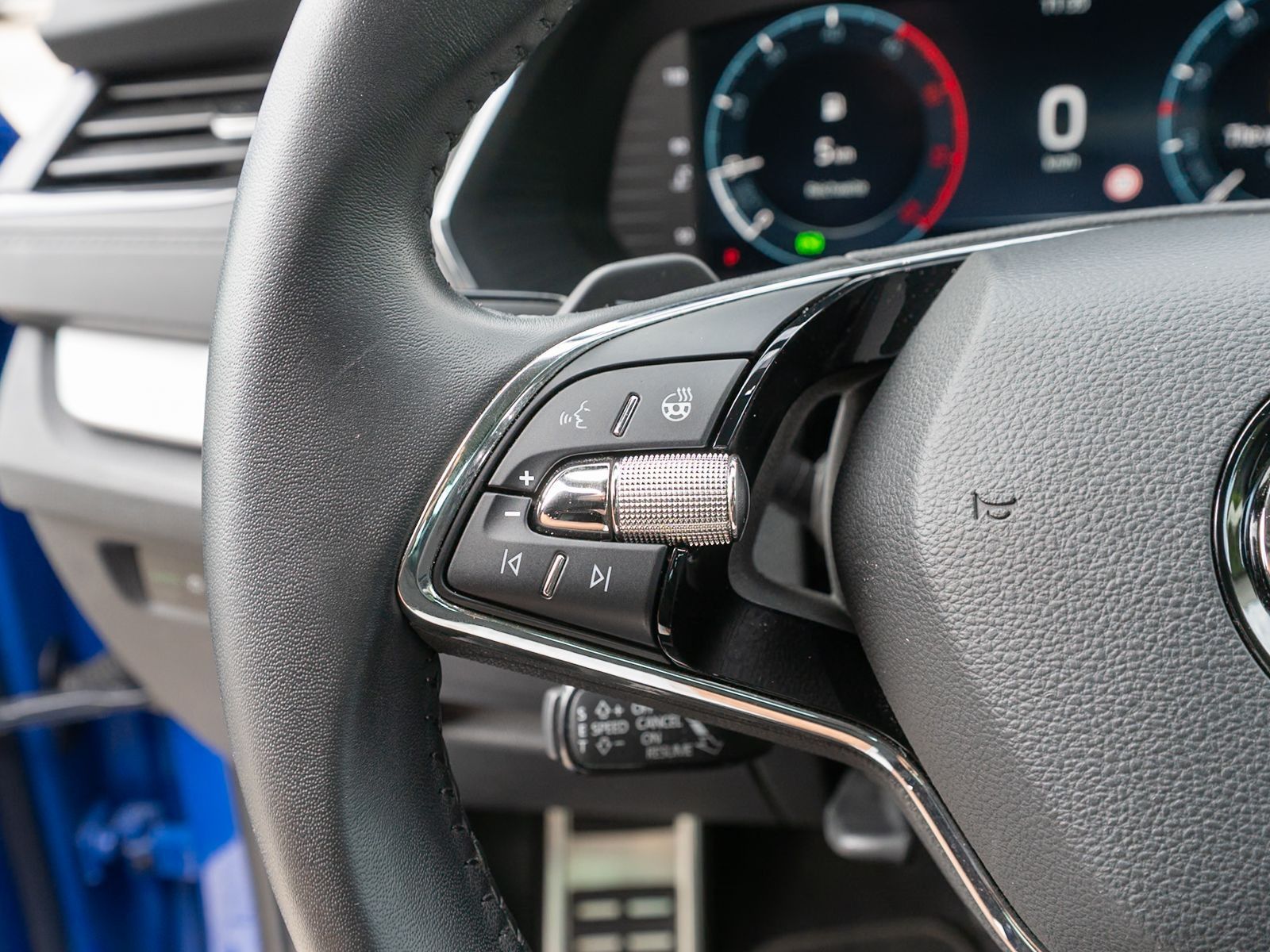 Fahrzeugabbildung SKODA Octavia Combi Clever 2.0TDI DSG LED Navi RFK AHK