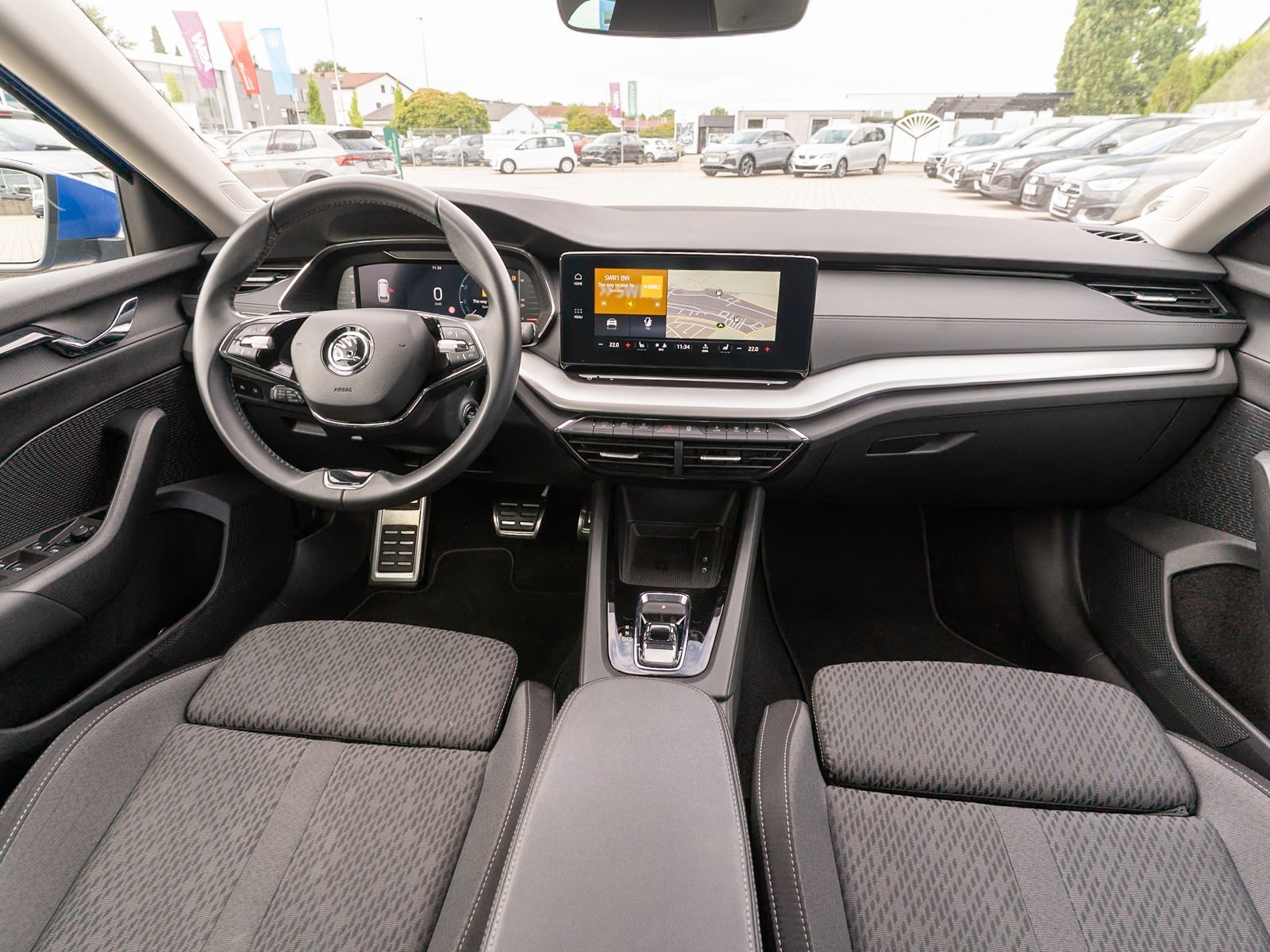 Fahrzeugabbildung SKODA Octavia Combi Clever 2.0TDI DSG LED Navi RFK AHK