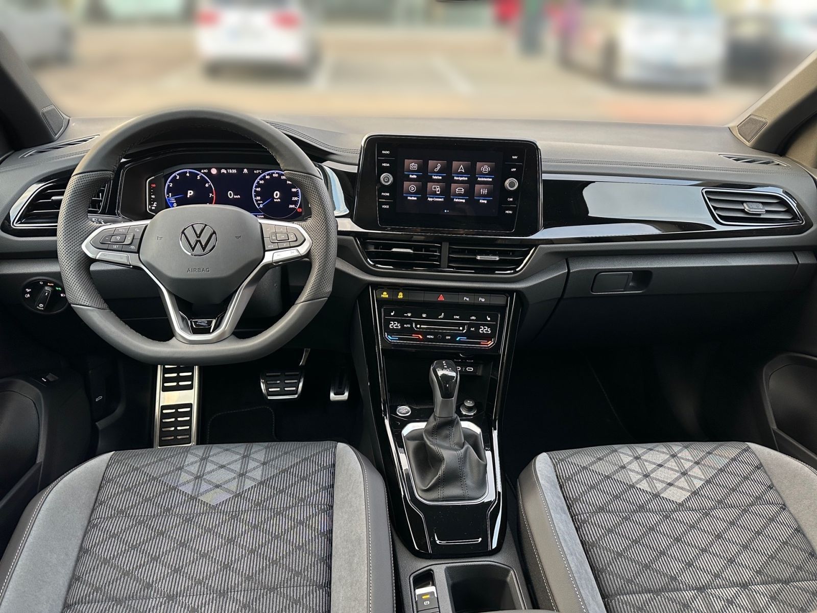 Fahrzeugabbildung Volkswagen T-Roc R-Line 1.5 l TSI 150 PS DSG ACC SHZ NAVI