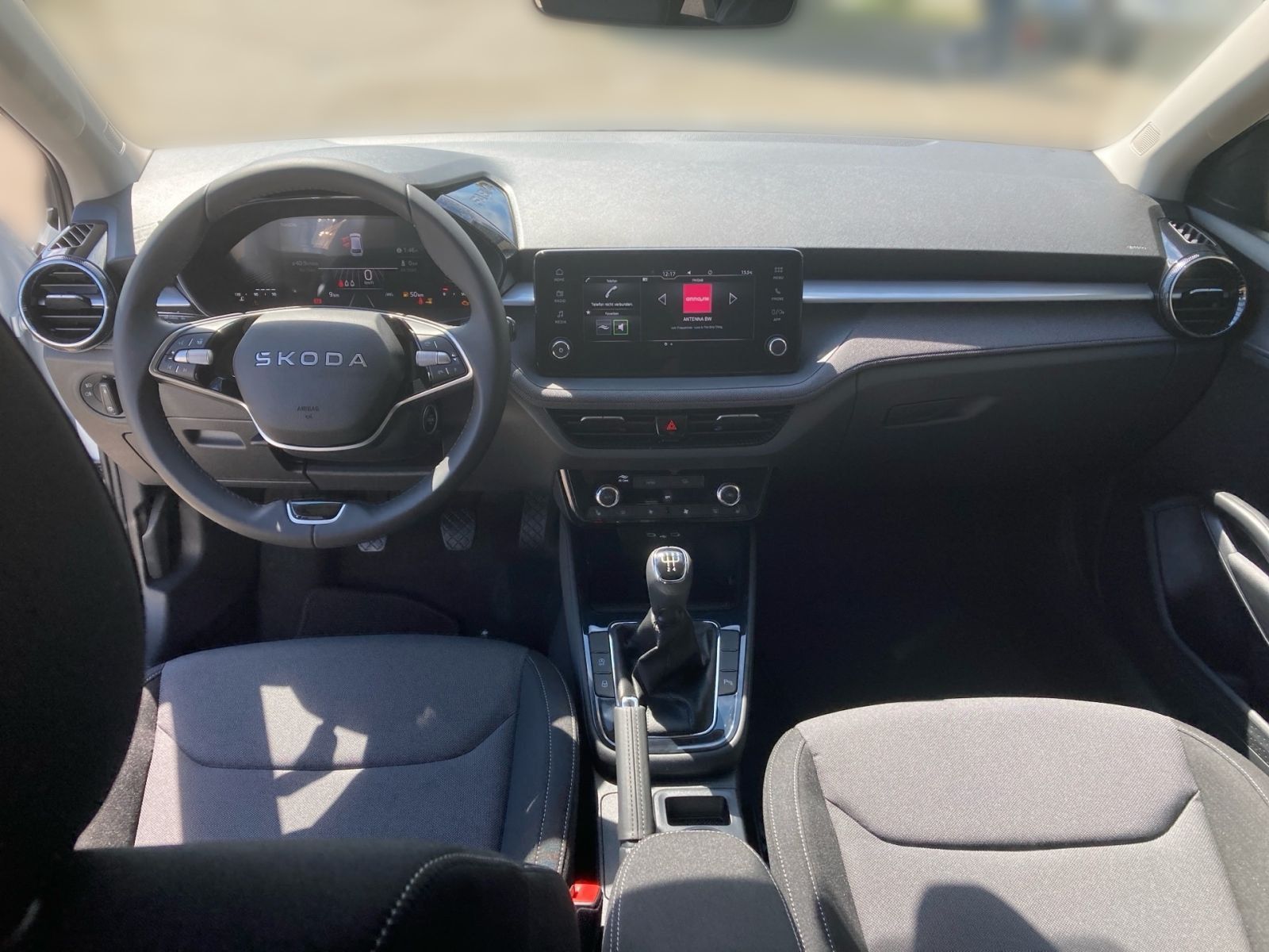 Fahrzeugabbildung SKODA Fabia Tour 1,0MPI 80PS SHZ PDC Kamera Smart Link