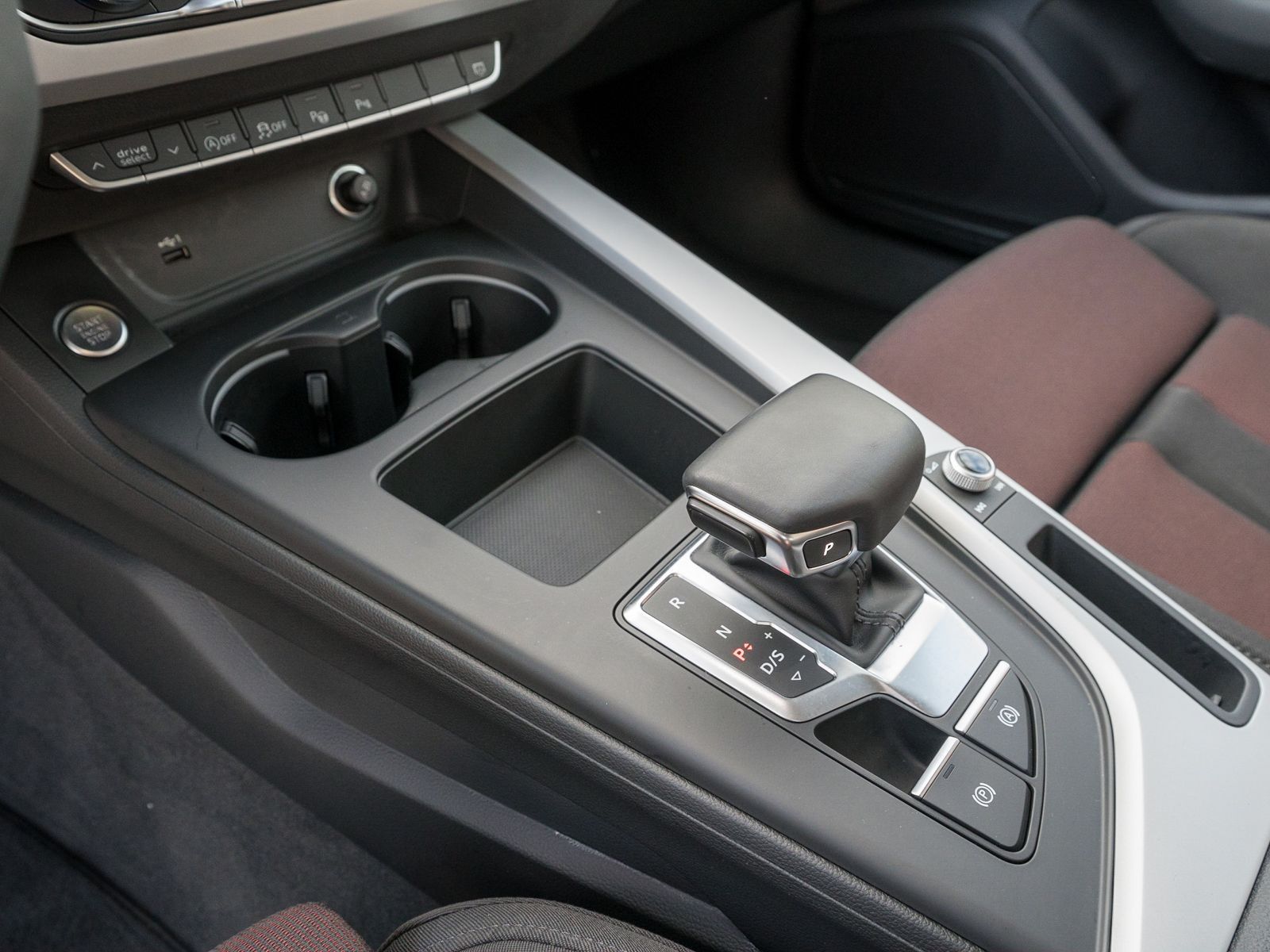Fahrzeugabbildung Audi A4 Avant S line 35TDI Stronic LED Navi 360° AHK