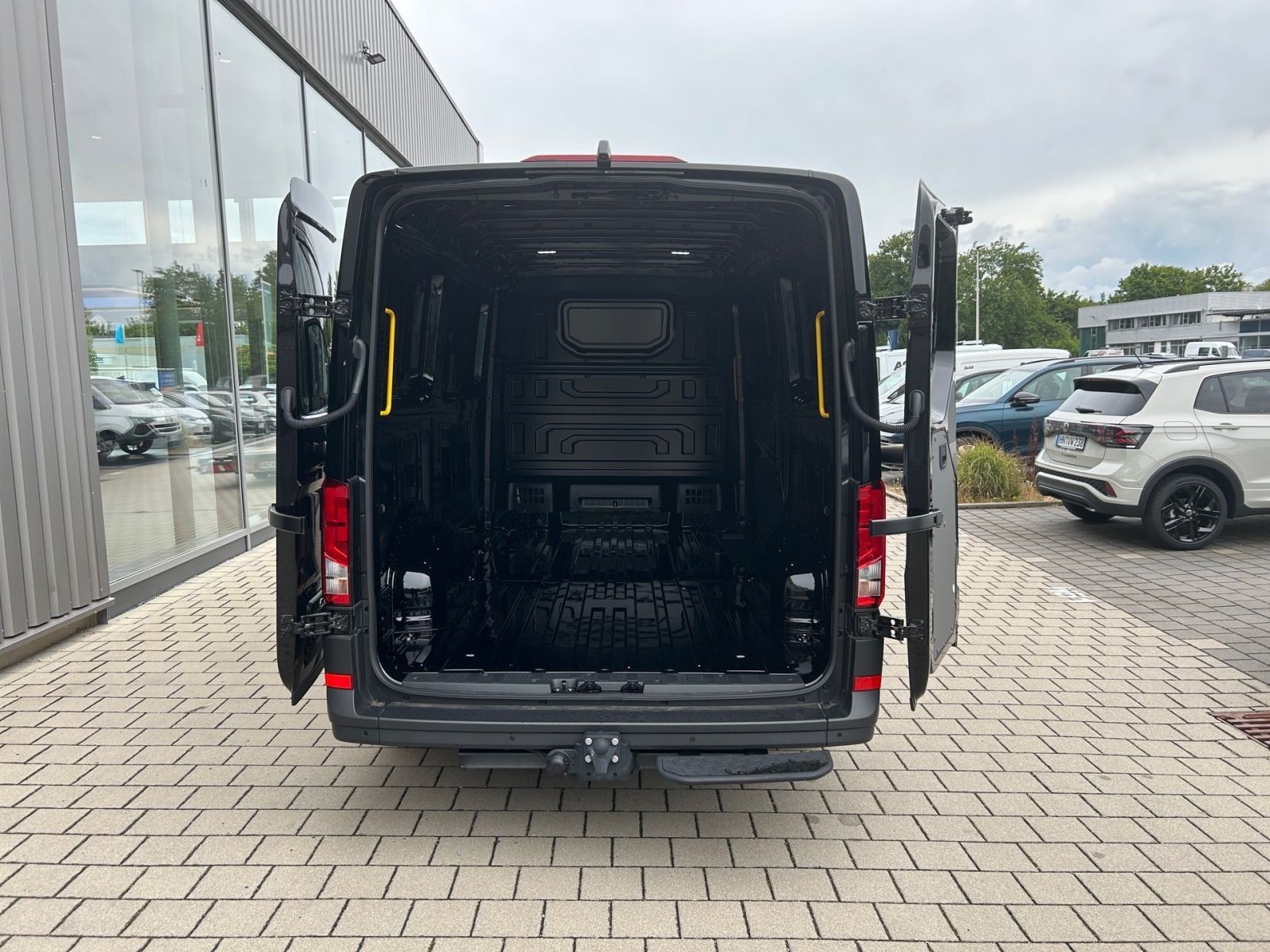 Fahrzeugabbildung Volkswagen Crafter 35 Kasten 2,0 TDI Radst. 3640 mm *GJR*