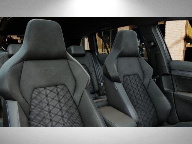 Fahrzeugabbildung Volkswagen Golf Variant R-Line 1,5 eTSI DSG * AHK*