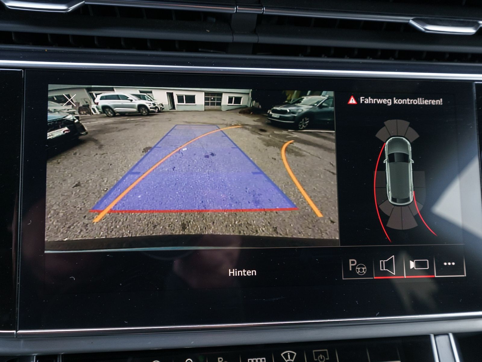 Fahrzeugabbildung Audi SQ8 quattro 4.0 TFSI tiptron Navi Matrix RFK B&O