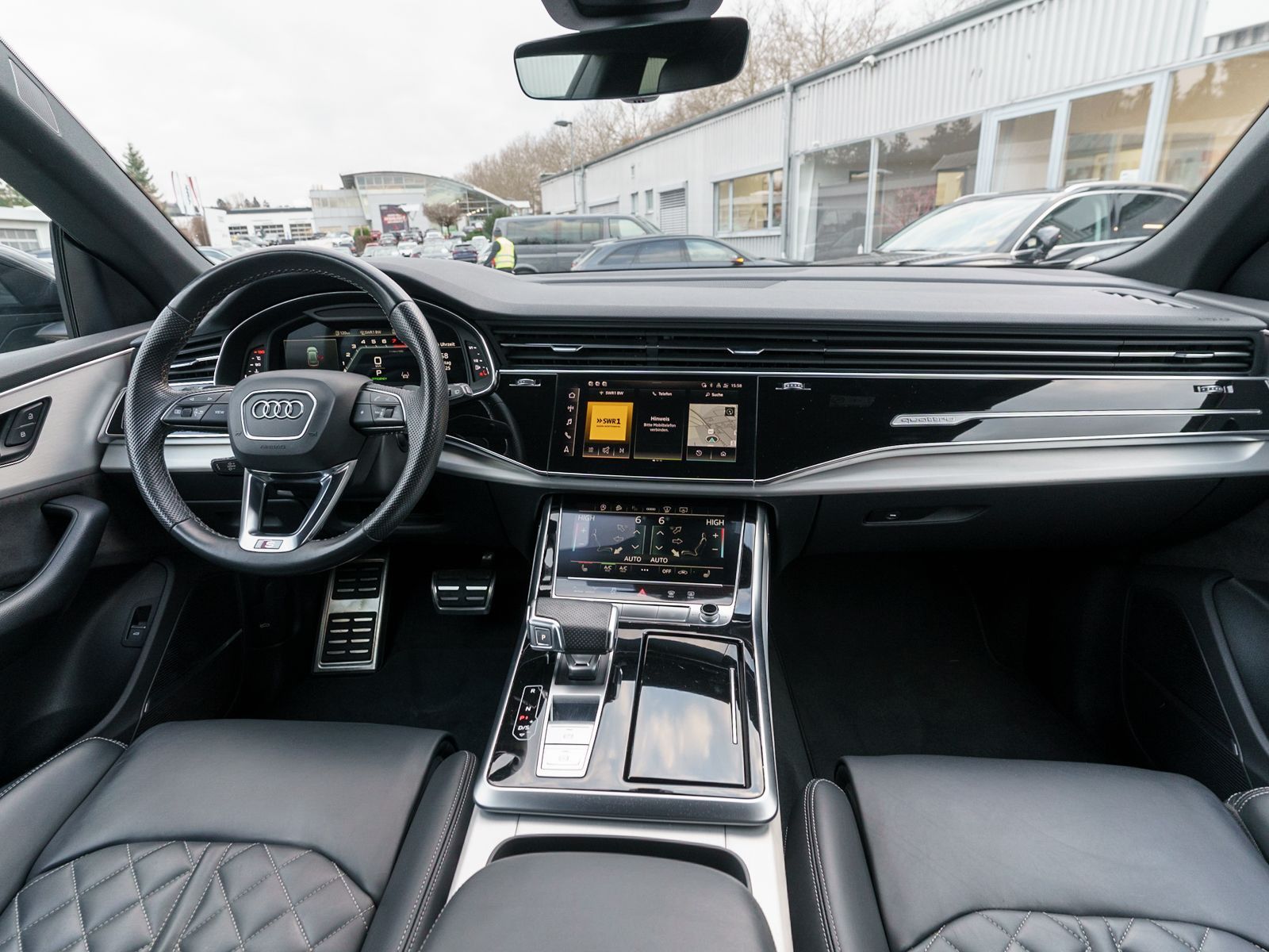 Fahrzeugabbildung Audi SQ8 quattro 4.0 TFSI tiptron Navi Matrix RFK B&O
