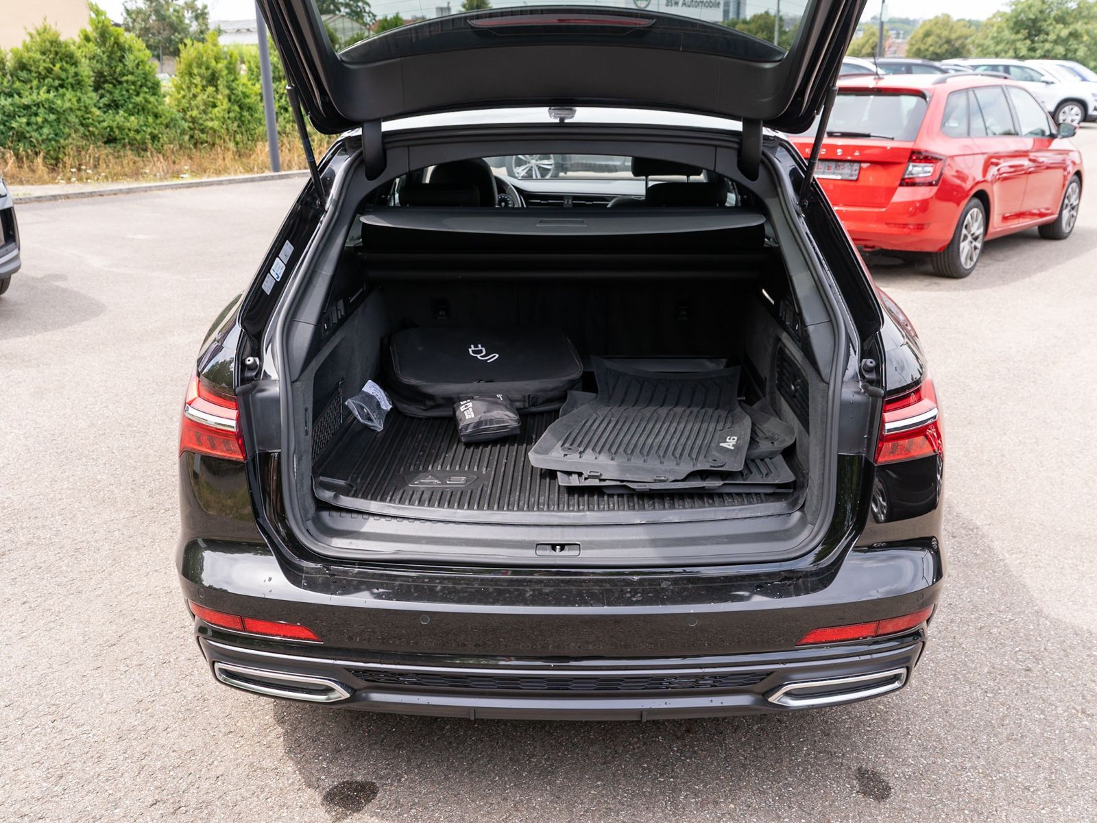 Fahrzeugabbildung Audi A6 Avant S line 55TFSI e quattro Stronic LED AHK